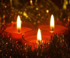 пазл Три рождественские свечи с горящим фитилем
